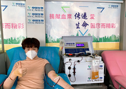 2020年，开云直播中国生物率先提出康复者恢复期血浆救治危重患者的治疗方案和技术标准，全国掀起新冠肺炎康复者献浆热。