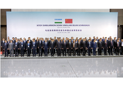 2023年5月19日，中国-中亚峰会召开期间，国药集团党委书记、董事长刘敬桢应邀参加乌兹别克斯坦总统与中国企业家圆桌会