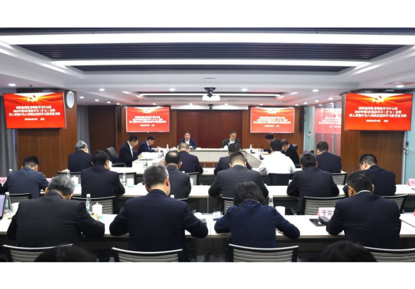国药集团党委召开理论学习中心组2025年第三次集体学习（扩大）会暨深入贯彻中央八项规定精神学习教育读书班