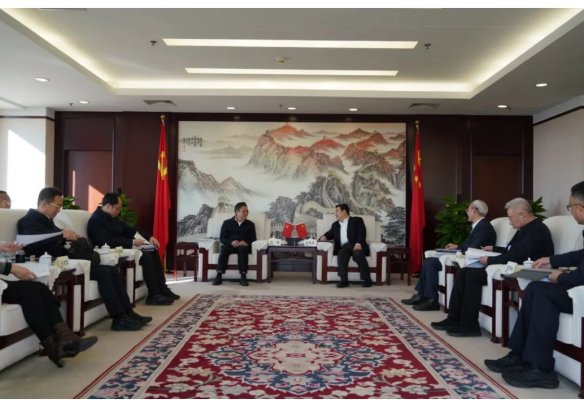 白忠泉董事长与厦门市委副书记、市长伍斌会谈